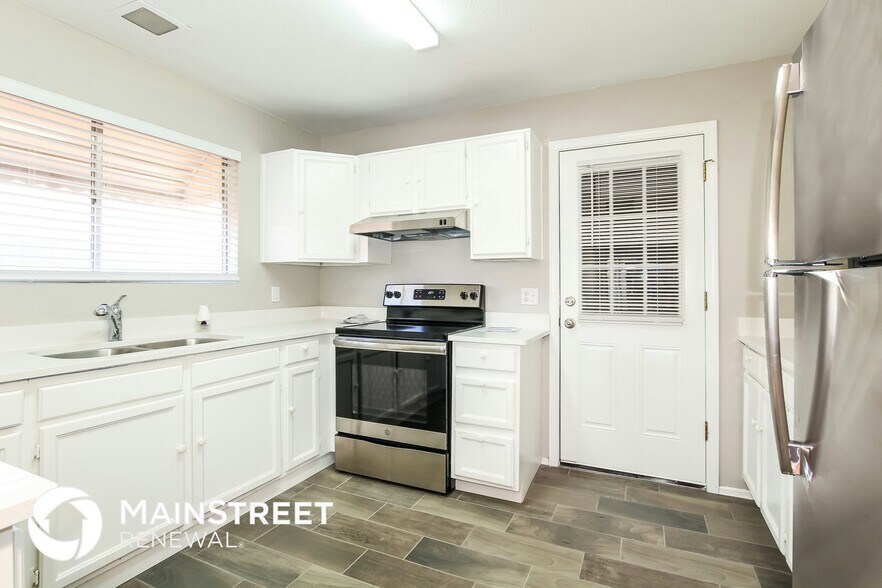 Building Photo - 927 E Escuda Dr