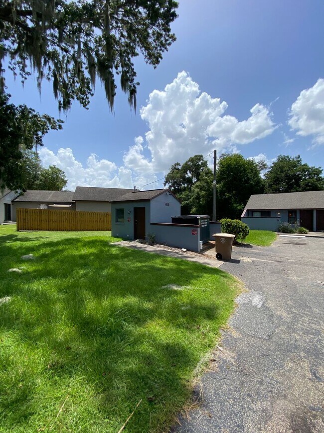 Building Photo - 620 SE 28th Pl