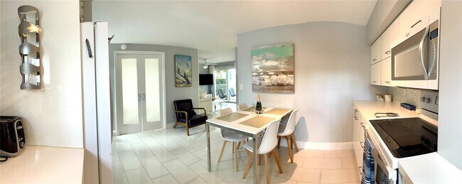 Building Photo - 1705 N Riverside Dr