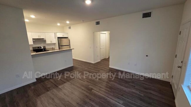 Building Photo - 915 Ariana St