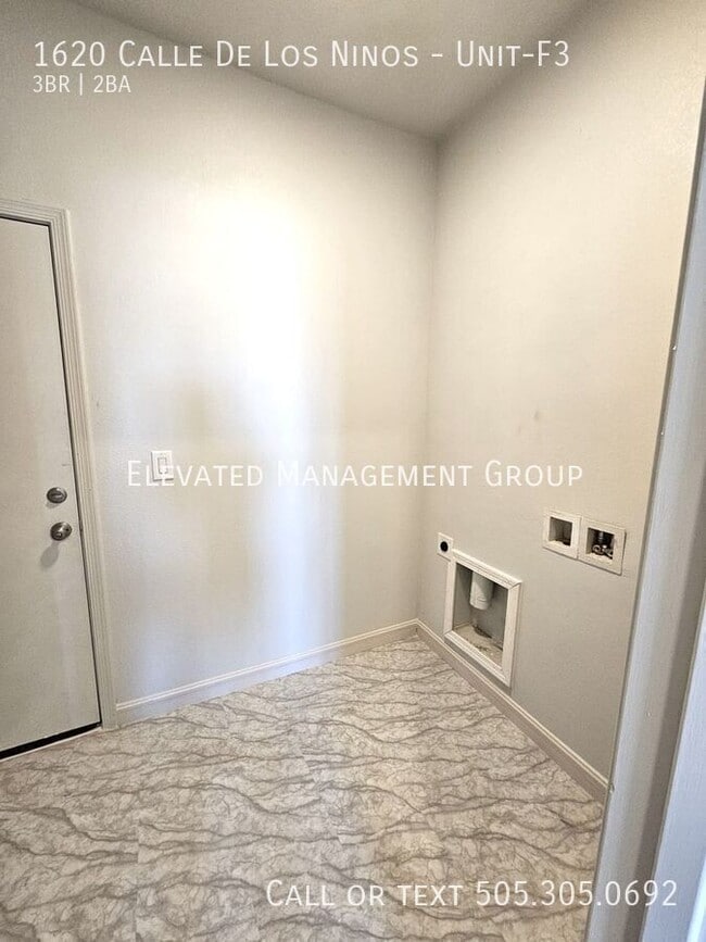 Building Photo - 1620 Calle de los Ninos Ave