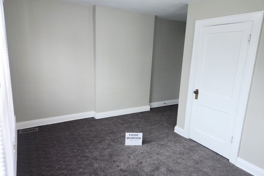 Front Bedroom 13' 4" x 8' 10" - 43 N Roys Ave