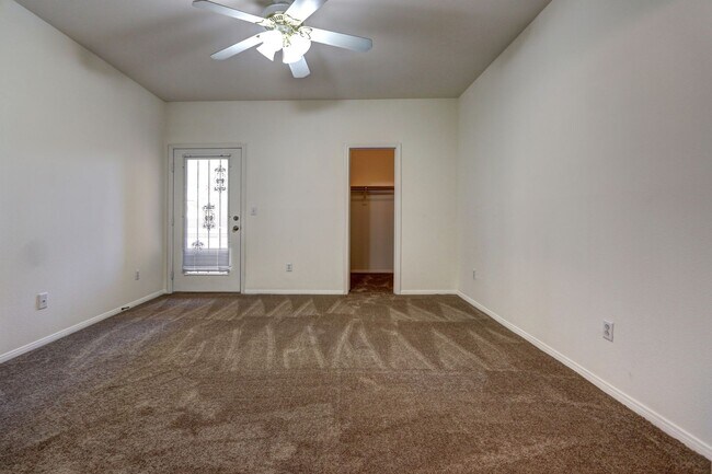 Building Photo - 3555 Meridale Dr