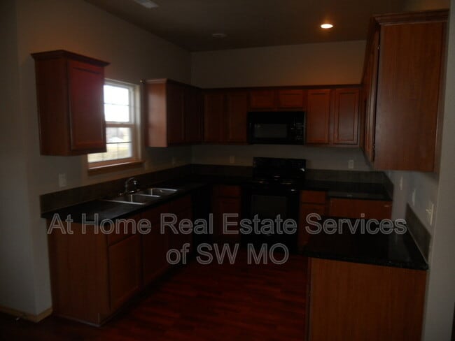 Building Photo - 650 Rilynn Ave