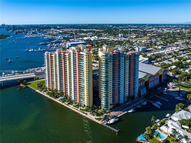 Building Photo - 2650 Lake Shore Dr