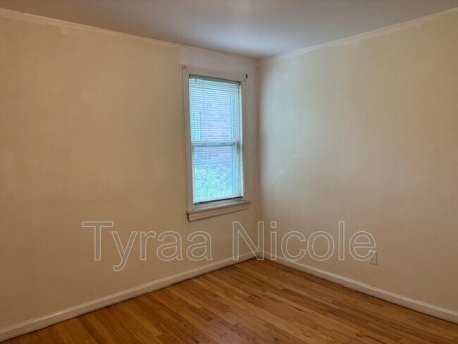 Building Photo - 1939 Ewald Cir