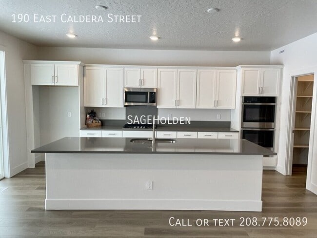 Building Photo - 190 E Caldera St