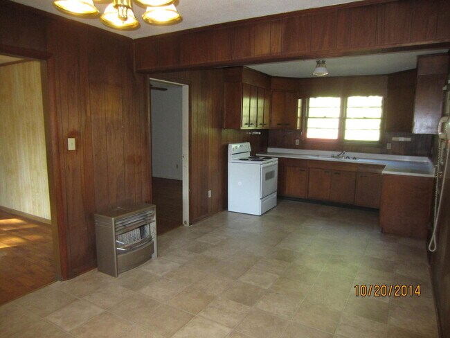 Building Photo - 900 Greenwood Dr