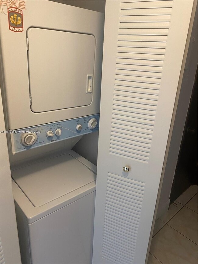 Building Photo - 200 Wimbledon Lakes Dr