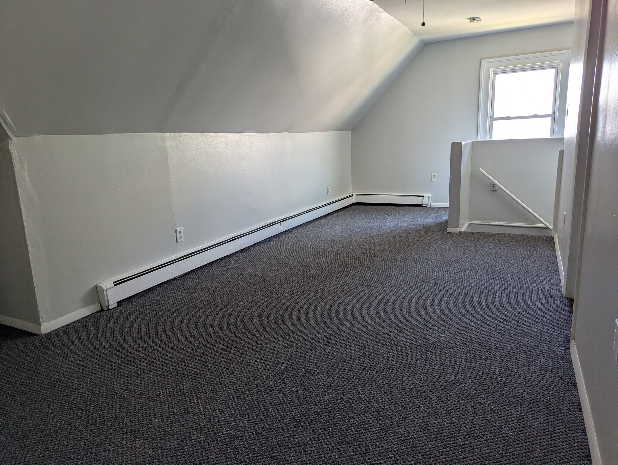 Building Photo - 933 Kossuth St