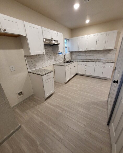 Building Photo - 647 Hammond Ave