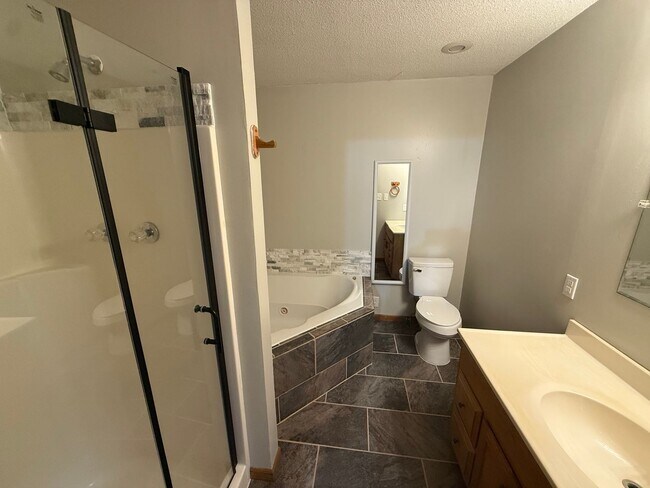 Building Photo - Spacious 5 Bedroom Home in a Peaceful Country Setting