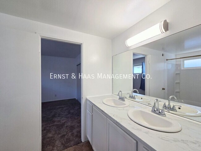 Building Photo - 873 E Turmont St