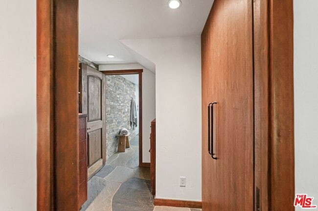 Building Photo - 21344 Colina Dr
