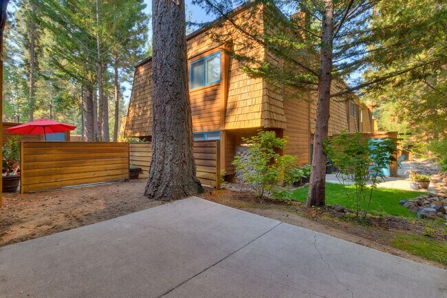 Building Photo - Incline Village Condominium:  2 Bedrooms, 2.5 Bathrooms, Low Elevation