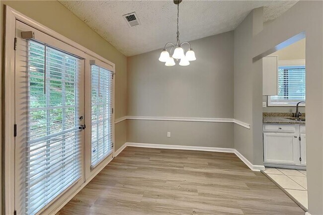 Building Photo - 815 Riverstone Ln