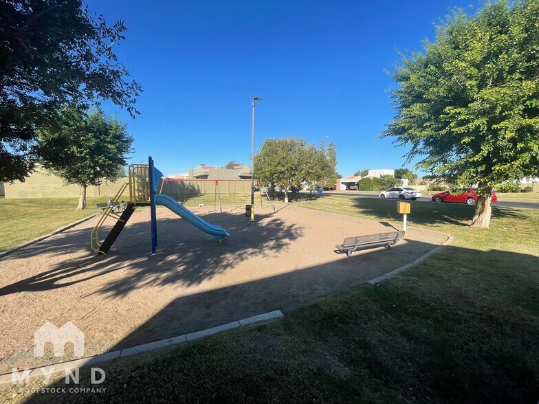 Building Photo - 5945 E Nance St