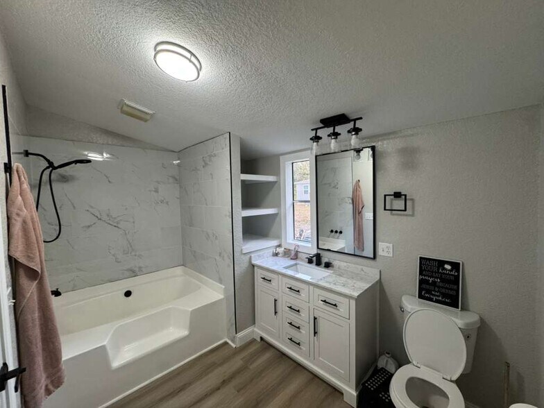 Building Photo - 113 Briggs St