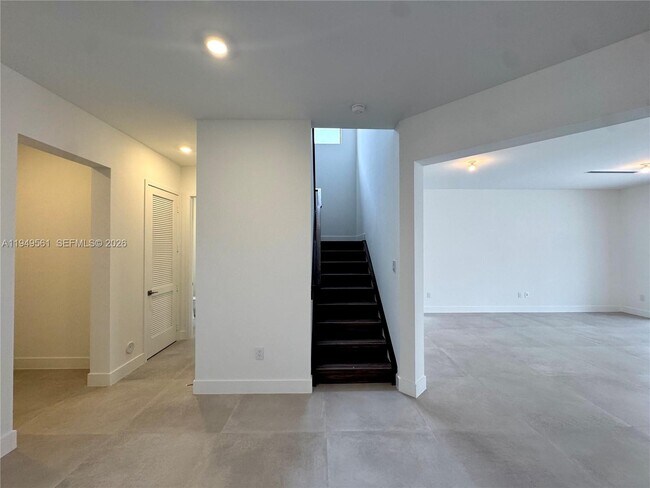 Building Photo - 19749 NE 16th Pl