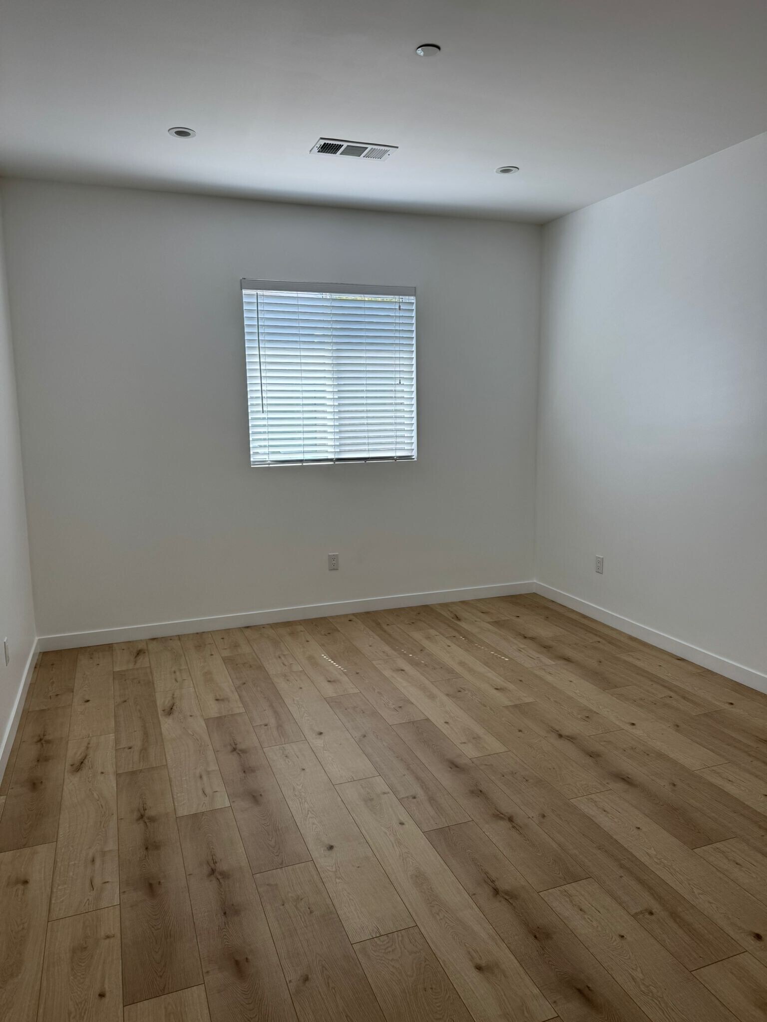 Building Photo - 6731 Kraft Ave