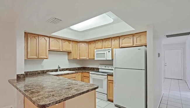 Building Photo - 9258 Green Meadows Way