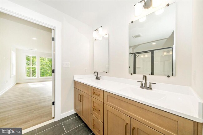 Building Photo - 801 Cedar Ave