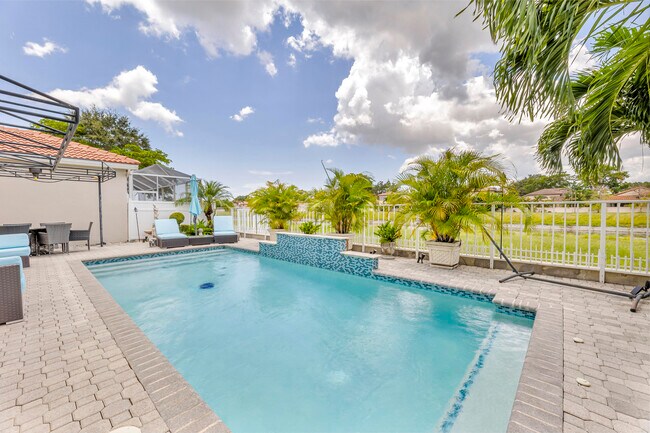 Building Photo - 6362 Brava Way