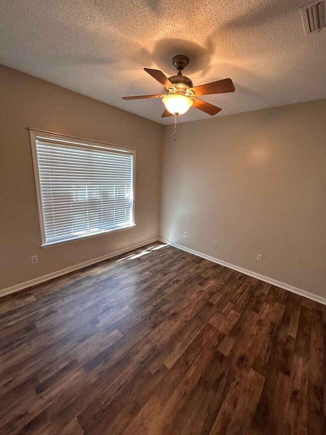 Building Photo - Fountain Crest Subdivision!