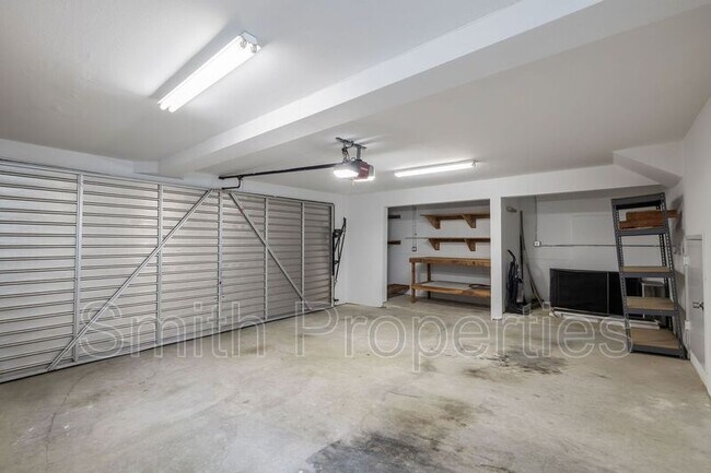 Building Photo - 604 N Irena Ave