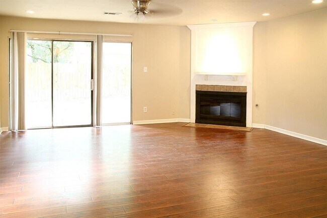 Building Photo - 9 Wolfhound Ln