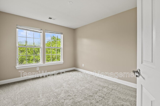 Building Photo - 9034 Parlor Dr