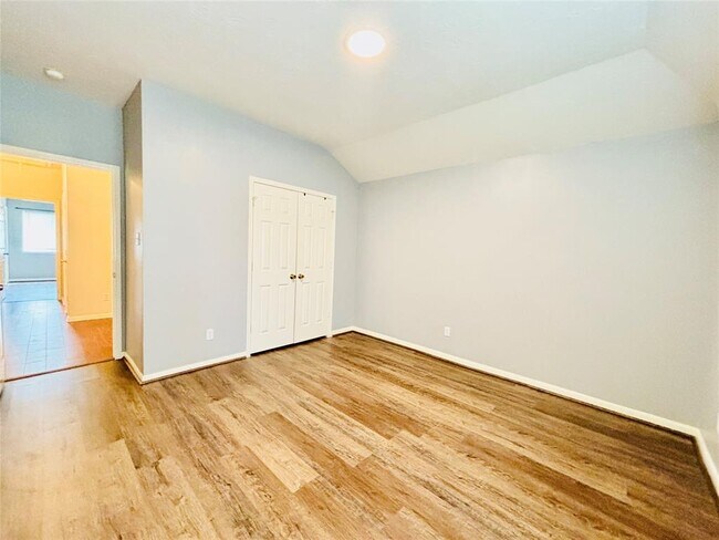 Building Photo - 1803 Stoneleigh Ct