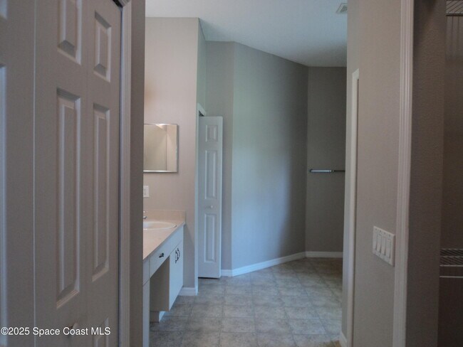 Building Photo - 1150 Cogan Dr