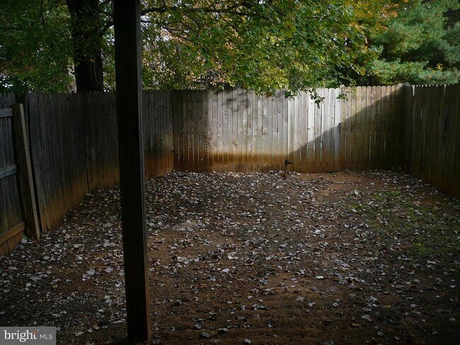 Building Photo - 302 Harrogate Rd