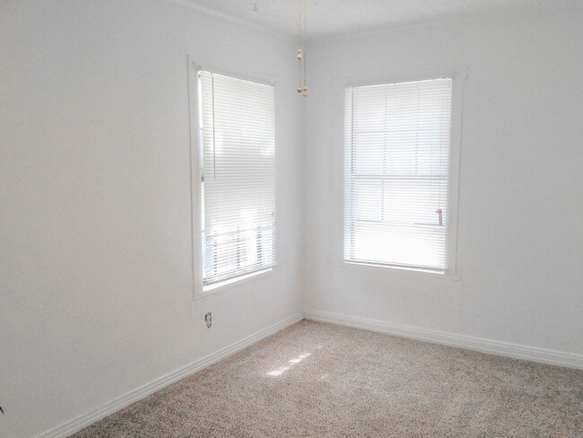 Building Photo - 1 bed 1 bath Close to Texas Tech Pre-Leasing