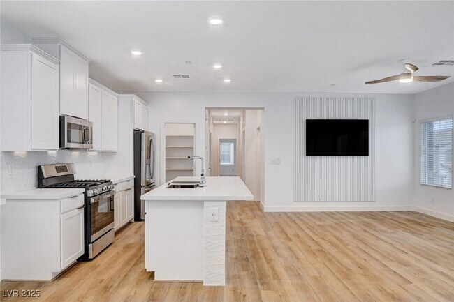 Building Photo - 237 Callen Falls Ave