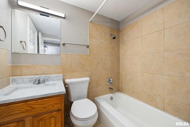 Building Photo - 2315 W Cannes Dr