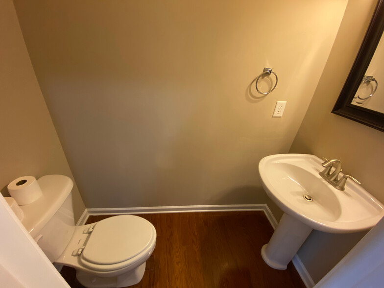 Building Photo - Room in Townhome on Keystone Park Dr