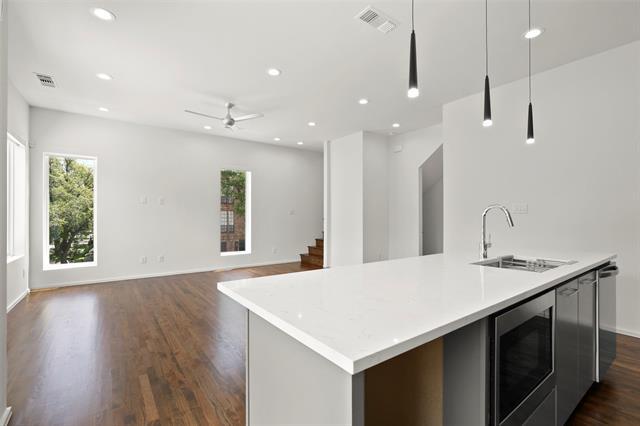 Building Photo - 6250 Oram St