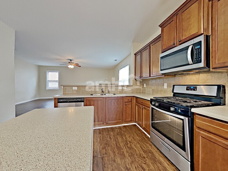 Building Photo - 55 Palisades Dr