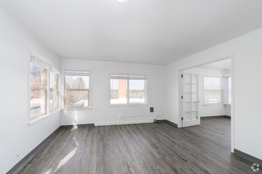 2BR, 1BA - 800SF - Living Room - Evergreen Annex