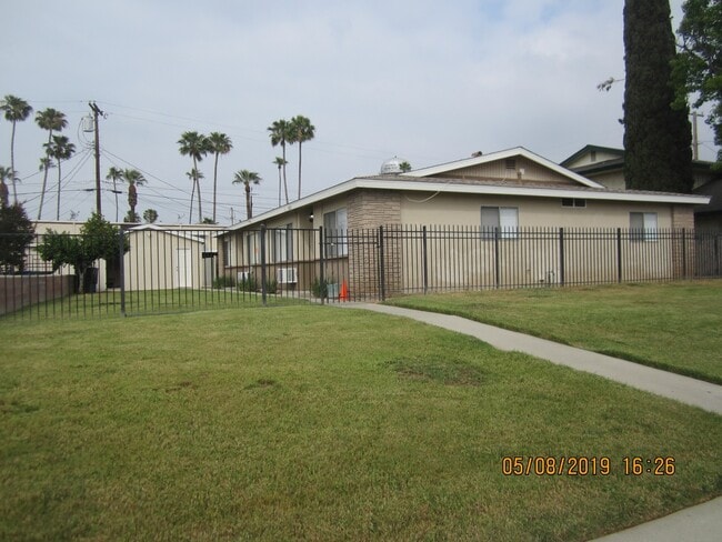 Primary Photo - IMMACULATE DUPLEX - GREAT LOCATION