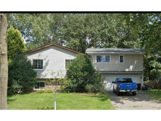 Primary Photo - 504 Crestview Dr S