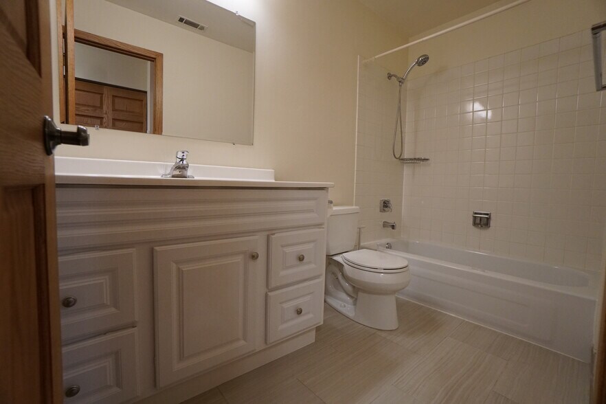 Building Photo - 6237 Trinity Dr