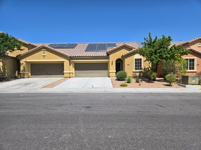 Primary Photo - A Beautiful Single Story Townhouse! 3 Bed,...