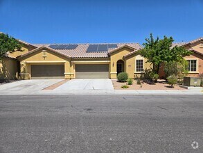 Building Photo - A Beautiful Single Story Townhouse! 3 Bed,...