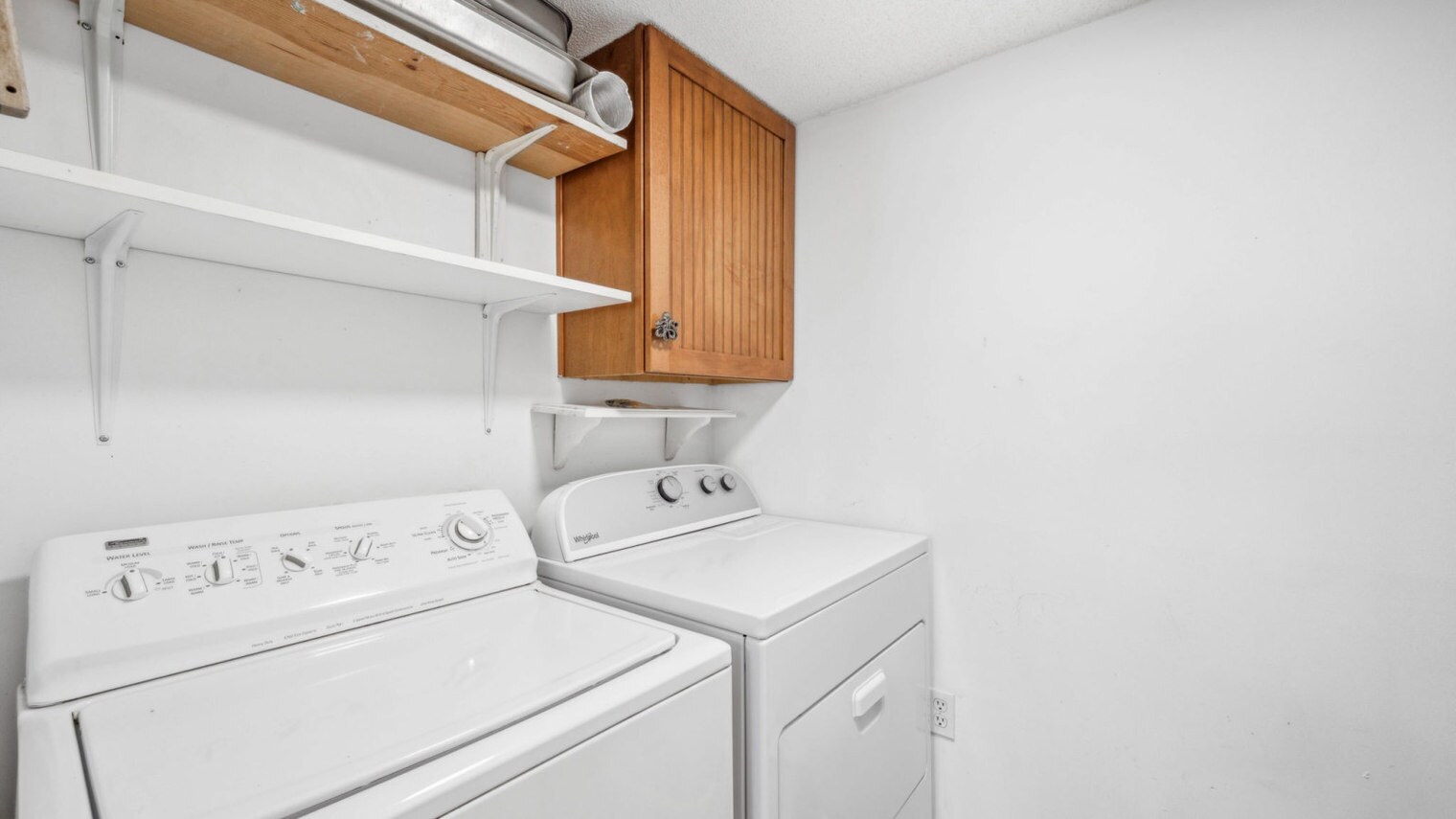Building Photo - 7205 Thomas Dr