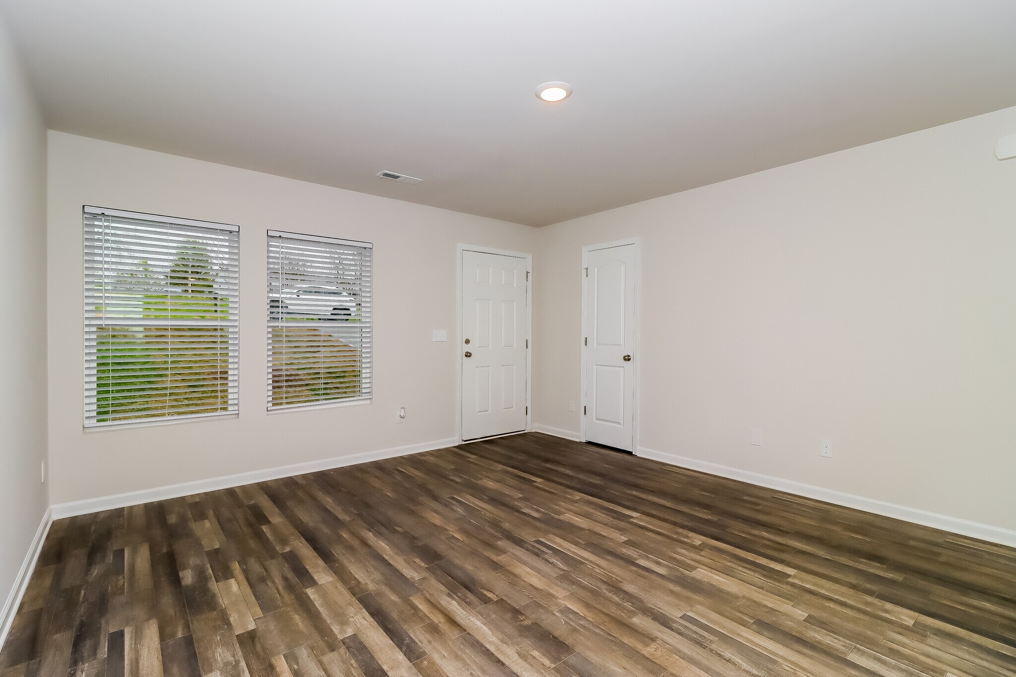 Building Photo - 220 Grassy Meadow Ln