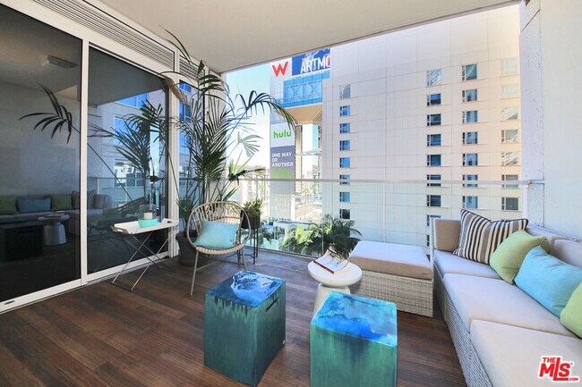 Building Photo - 6250 Hollywood Blvd