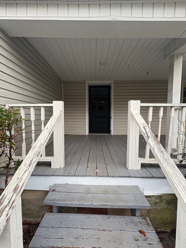 Primary Photo - 2423 Patria St